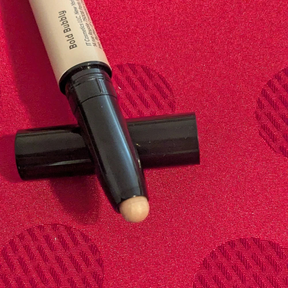 Bold Bubbly IT Cosmetics Superhero No-Tug Shadow Stick